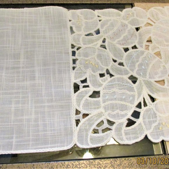 Secret Celebrity Easter Table Runner Easter Egg Embroidered 14 X 72 NWT - Picture 5 of 9